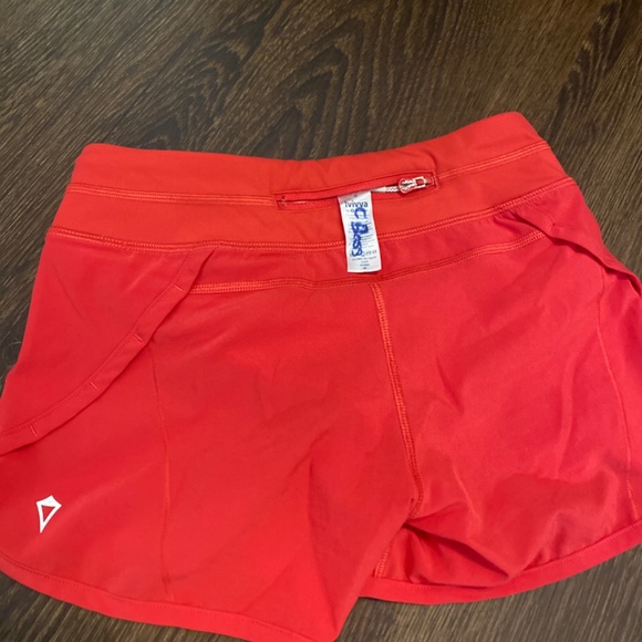 Red iviva shorts - Picture 2 of 2